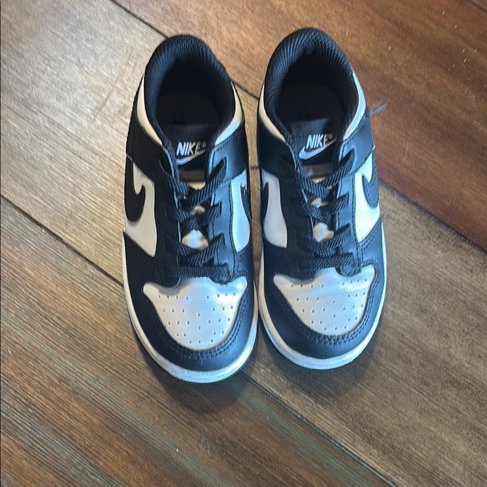 Nike Black and White Sneakers Classic Design